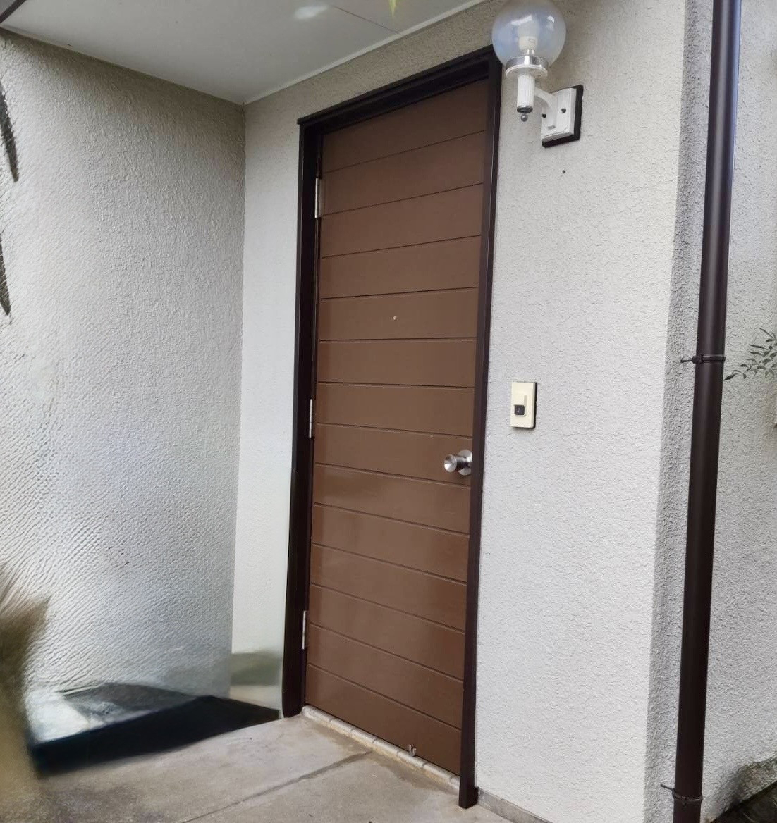 ヒガシデ坂戸の【埼玉県鳩山町】防犯対策・１DAY玄関ドア リフォームの施工前の写真1