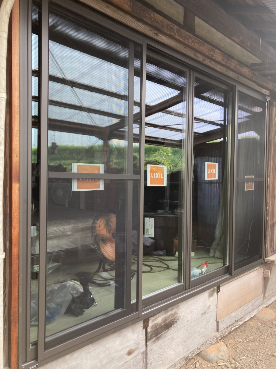 大平ガラスサッシ販売の木製の窓リフォームの施工後の写真1