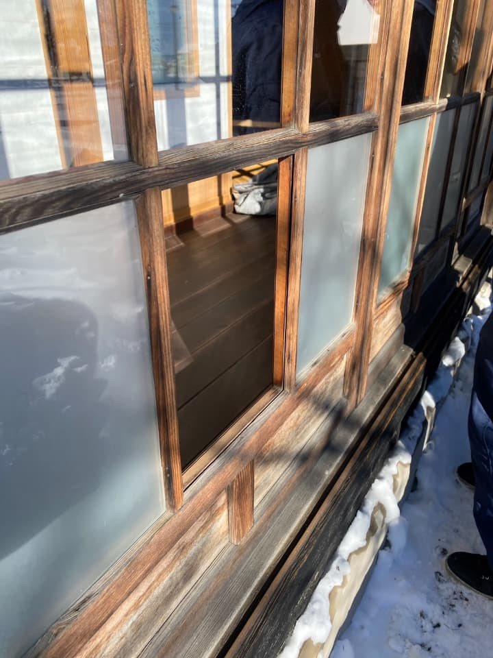 トカチトーヨー住器の旧川原邸　割れた窓ガラスの修理【帯広市川西町】の施工前の写真2