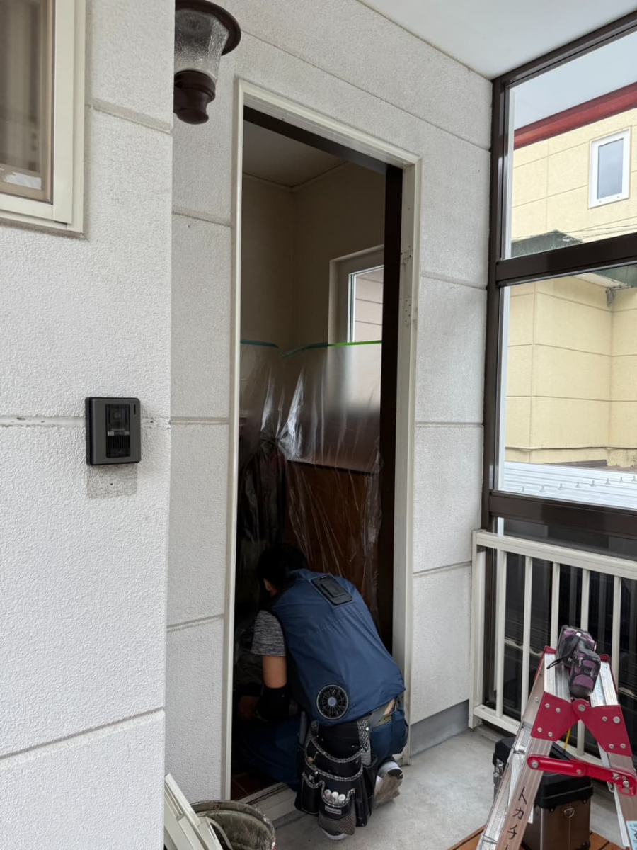 トカチトーヨー住器の【玄関ドア】玄関から始まる、心地よい暮らし【窓リノベ補助金】の施工前の写真2