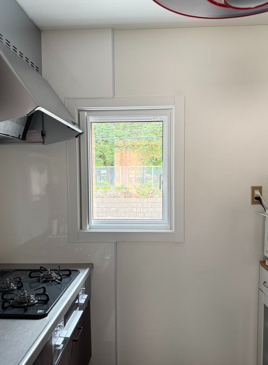 トカチトーヨー住器の【外窓】寒さを気にせず、心地よく過ごせる台所へ【リフォーム】の施工後の写真2