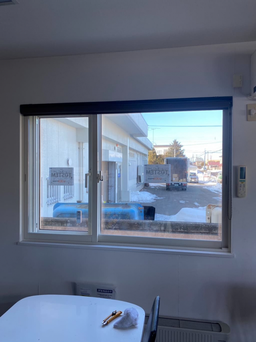 トカチトーヨー住器の【補助金活用】室外の騒音・室内からの音漏れを抑える内窓《インプラス》の施工後の写真1