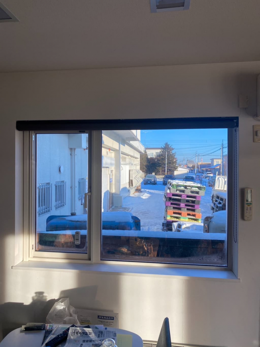 トカチトーヨー住器の【補助金活用】室外の騒音・室内からの音漏れを抑える内窓《インプラス》の施工前の写真1