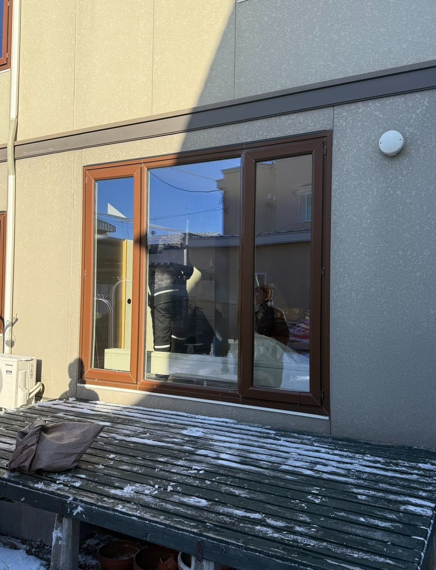 トカチトーヨー住器の【補助金活用】壊れた窓を快適・安心の樹脂窓へ交換【音更町】の施工前の写真1