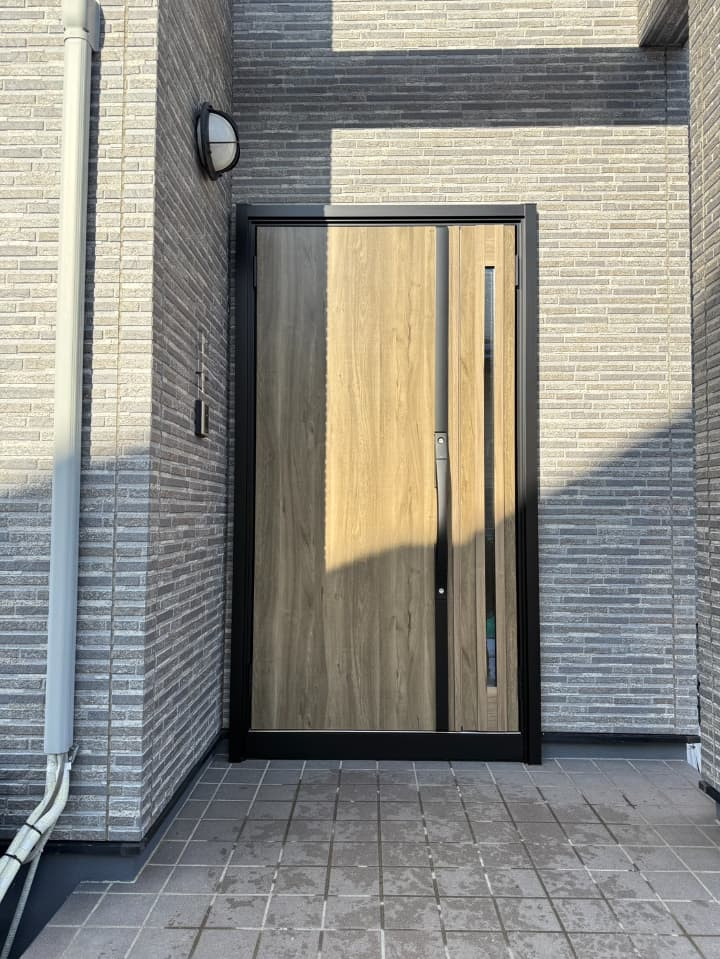 トカチトーヨー住器の【玄関ドア】開閉の向きを見直して、毎日の出入りをもっとスムーズにの施工後の写真1