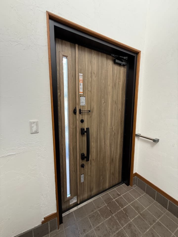トカチトーヨー住器の【玄関ドア】開閉の向きを見直して、毎日の出入りをもっとスムーズにの施工後の写真2