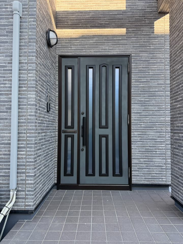 トカチトーヨー住器の【玄関ドア】開閉の向きを見直して、毎日の出入りをもっとスムーズにの施工前の写真1