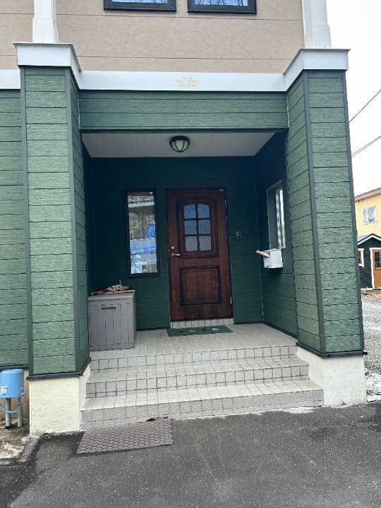 トカチトーヨー住器の【玄関フード】冬の出入りがぐっと楽になる、玄関のワンクッション空間の施工前の写真1