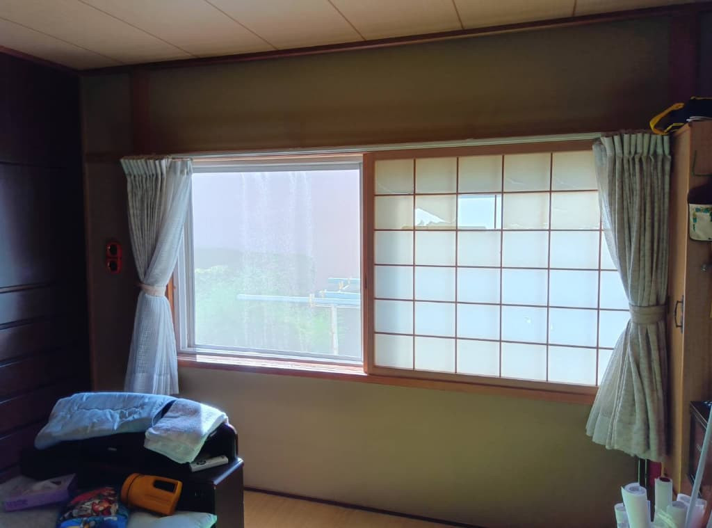 トカチトーヨー住器の【補助金活用】木製建具から内窓へ。断熱性能を短時間で大幅アップ【窓リノベ】の施工前の写真2