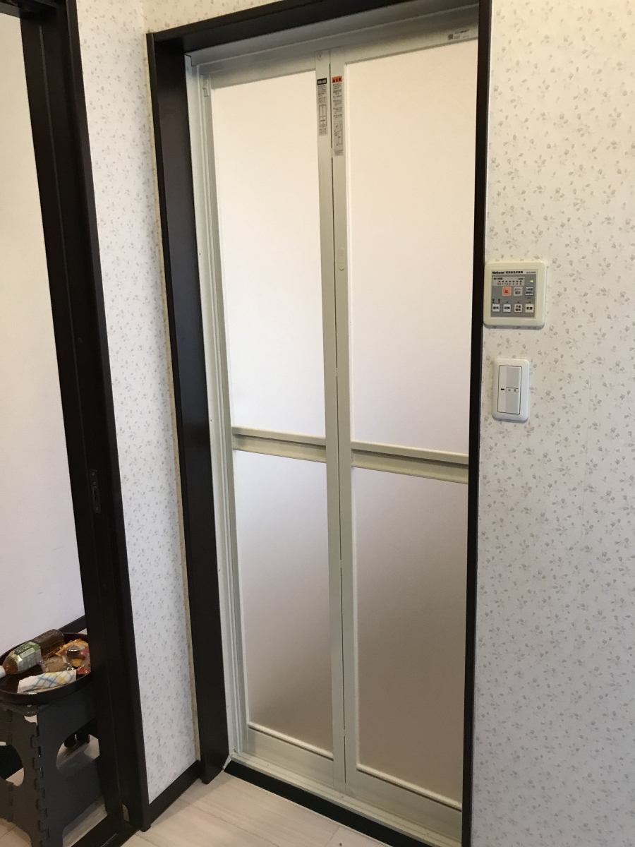 アイユーの動きが悪くなった浴室ドアを新しくの施工後の写真1