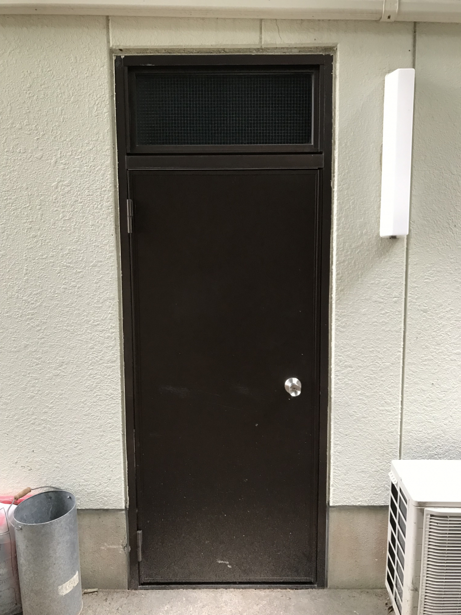 アイユーのドアから明かりを取り入れたい。の施工前の写真1