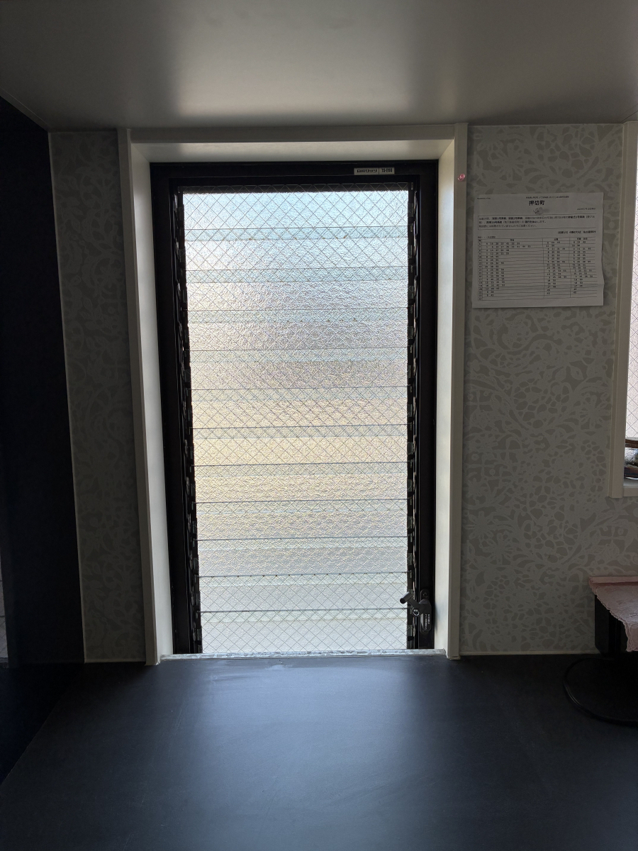 アイユーの補助金を活用して内窓の設置の施工前の写真1