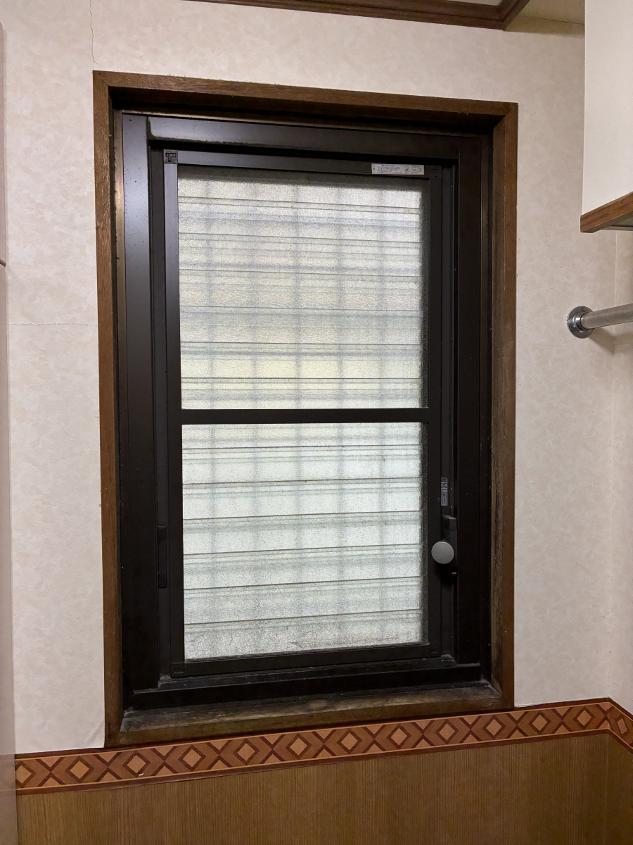 アイユーの結露が酷いの施工前の写真1