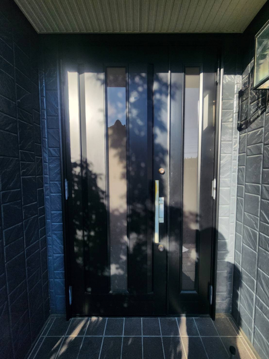 エステック 豊田店の玄関ドア取替、リフォーム工事の施工前の写真1