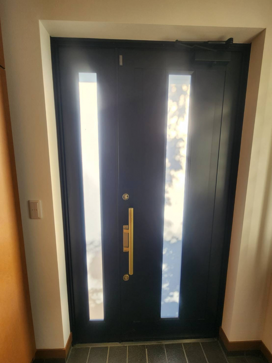 エステック 豊田店の玄関ドア取替、リフォーム工事の施工前の写真2