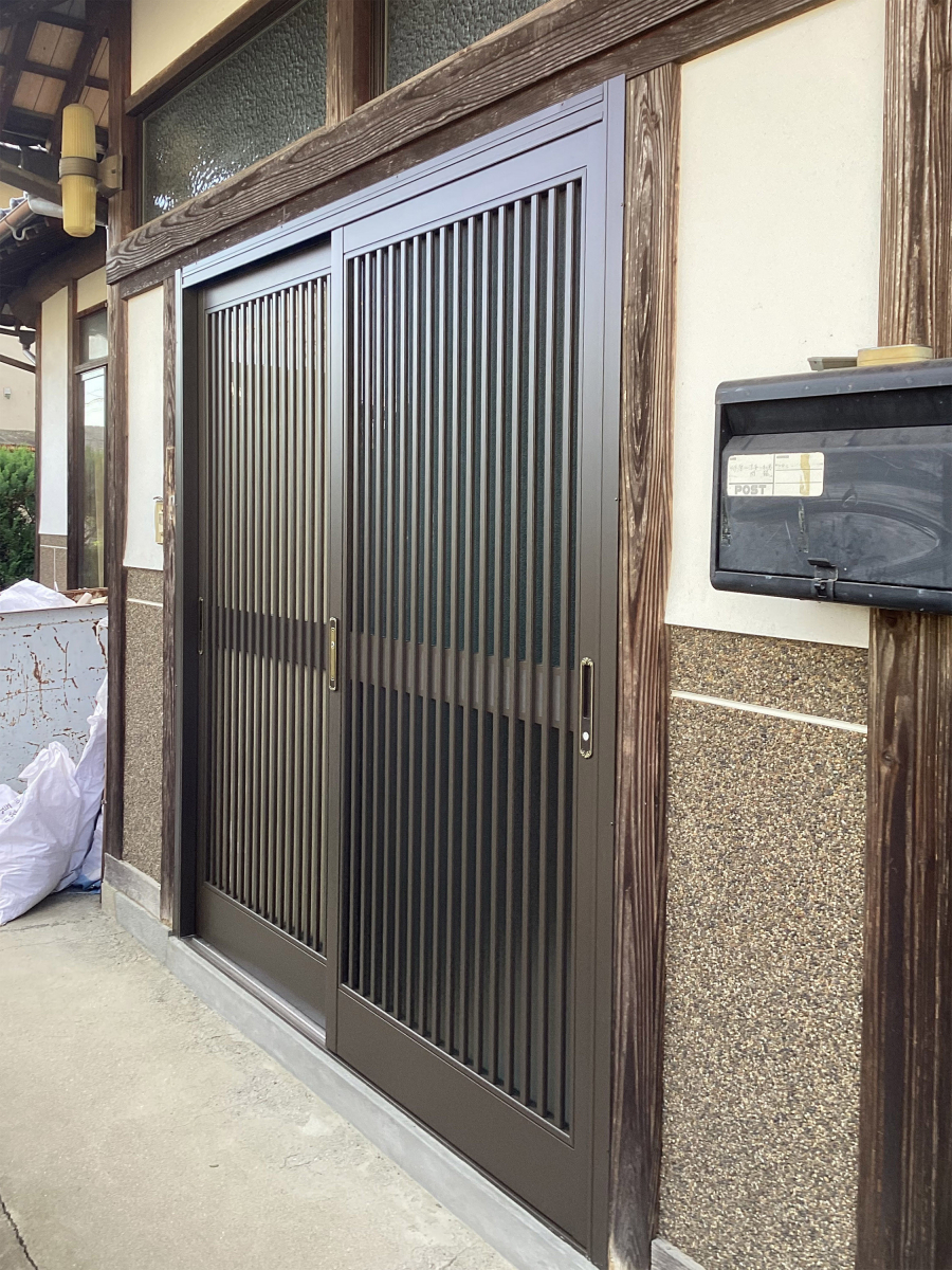 三次トーヨー住器の安芸高田市 | M様邸 | 玄関引戸リフォーム | LIXIL菩提樹の施工後の写真1