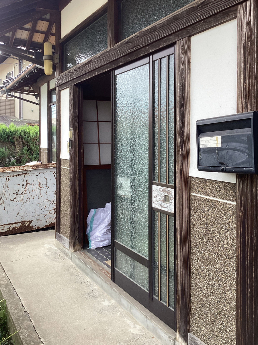 三次トーヨー住器の安芸高田市 | M様邸 | 玄関引戸リフォーム | LIXIL菩提樹の施工前の写真1
