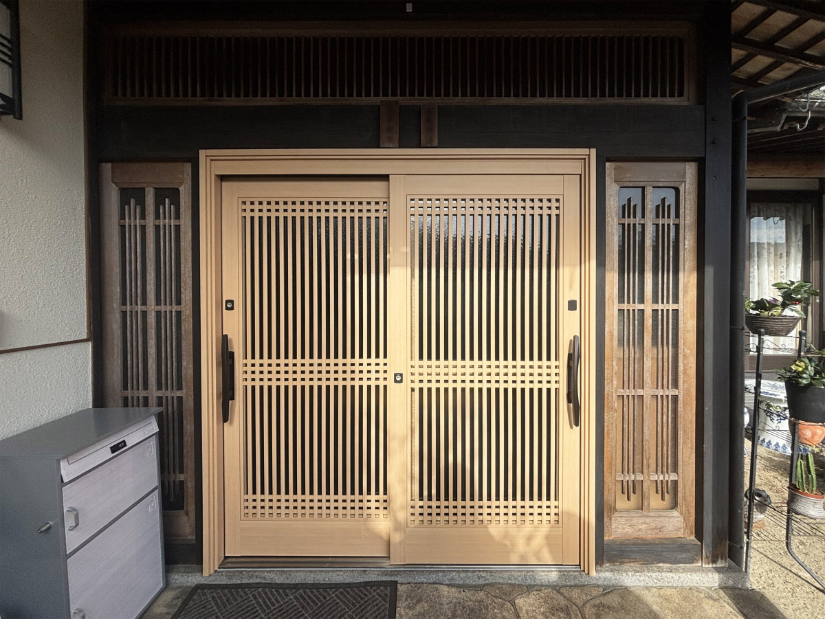 三次トーヨー住器の安芸高田市 | T様邸 | リシェント和風玄関引戸リフォームの施工後の写真1