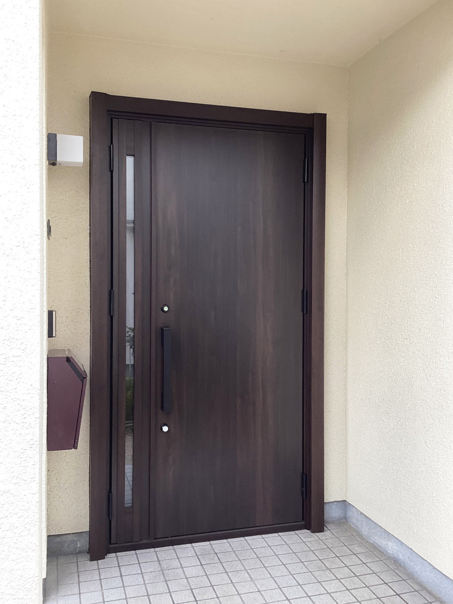 三次トーヨー住器の三次市 | S様邸 | 玄関ドアリフォーム リシェント3の施工後の写真1