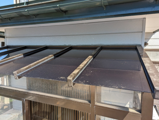 クリマの風除室　屋根材の交換施工事例写真1