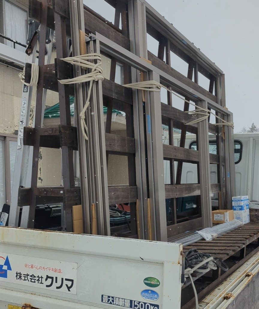 クリマの玄関の雪囲いはアルミへ変更で快適と安心の施工後の写真2