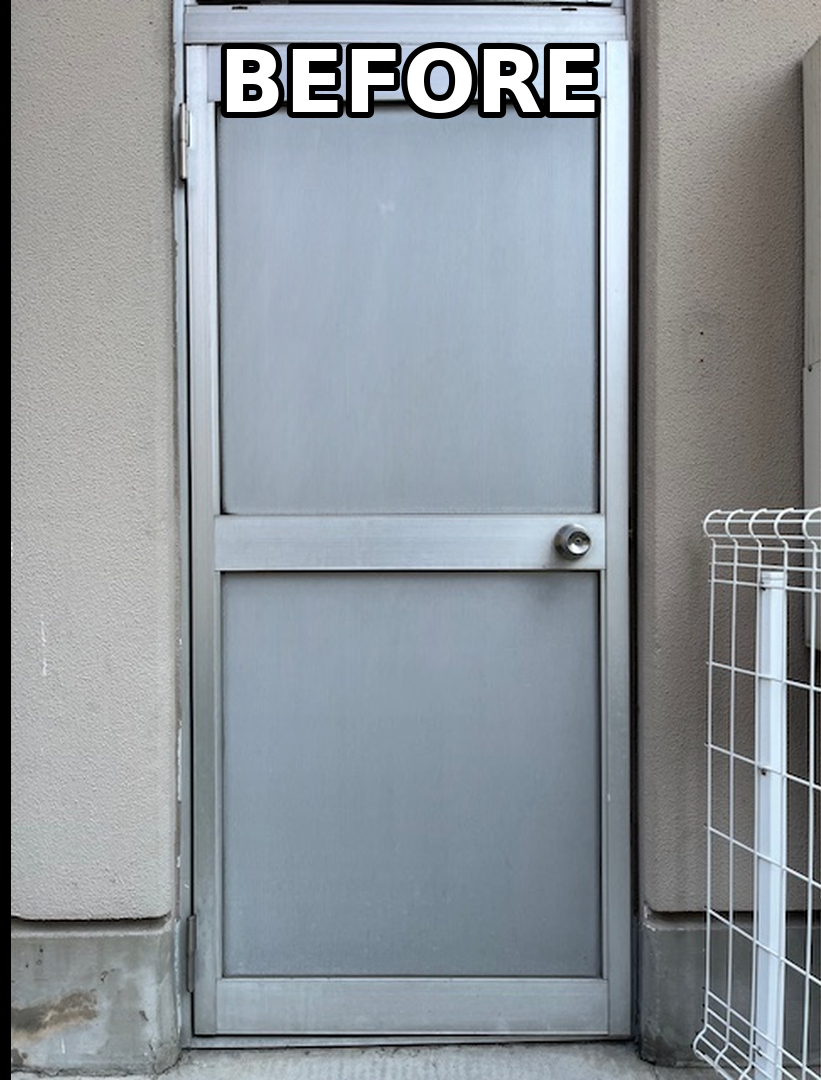 窓お助け隊ホリカワの【名古屋市天白区】防犯性アップ！犯罪から店を守るドアリフォームの施工前の写真1