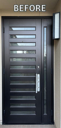 窓お助け隊ホリカワの【名古屋市緑区】玄関ドアの歪みを解消し、隙間風を防ぐ断熱玄関ドアリフォームの施工前の写真1