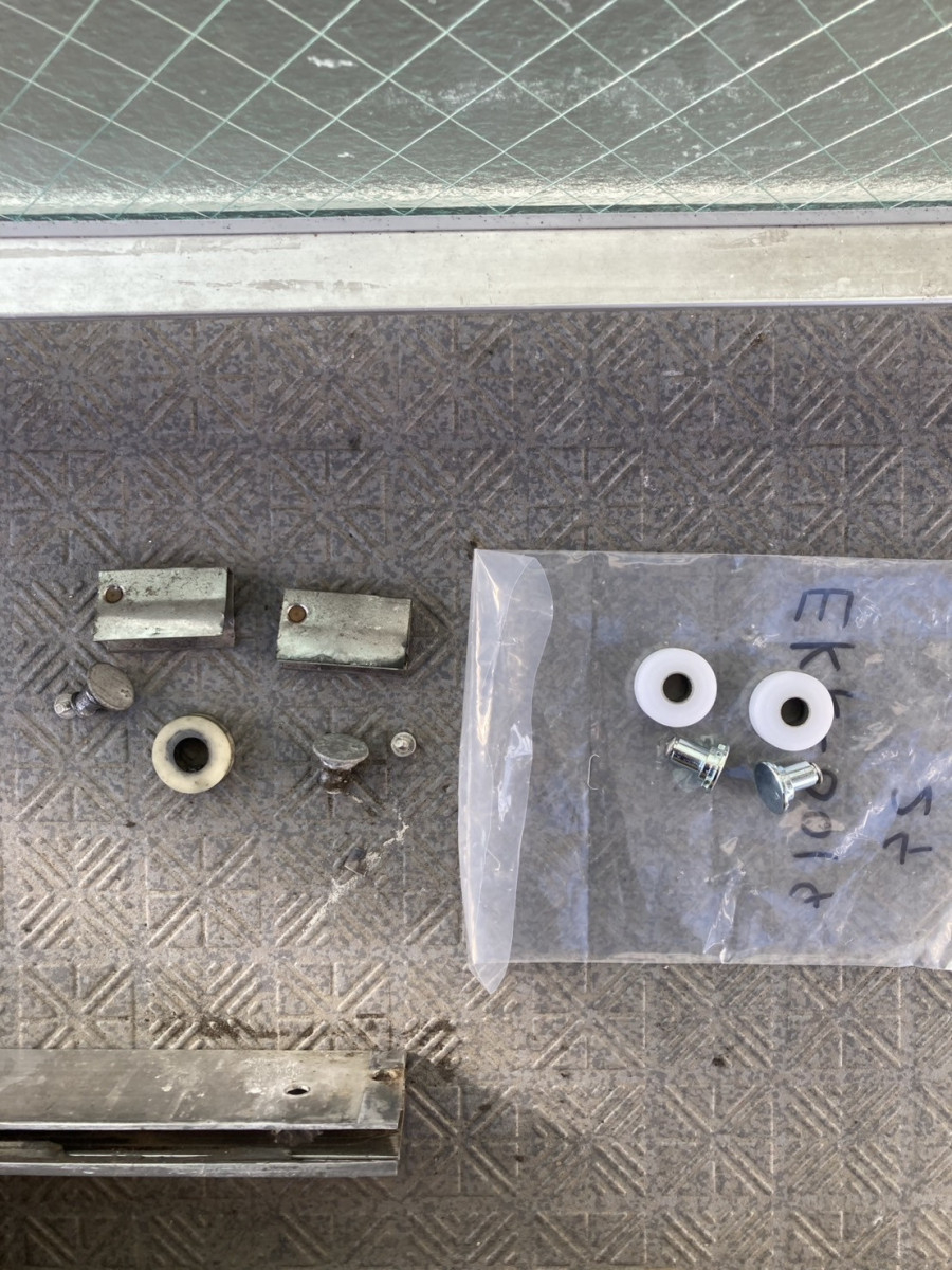 窓お助け隊ホリカワの動かない公団サッシを修理！アルミ引違い窓の戸車交換でスムーズ開閉に改善【守山区】の施工後の写真1