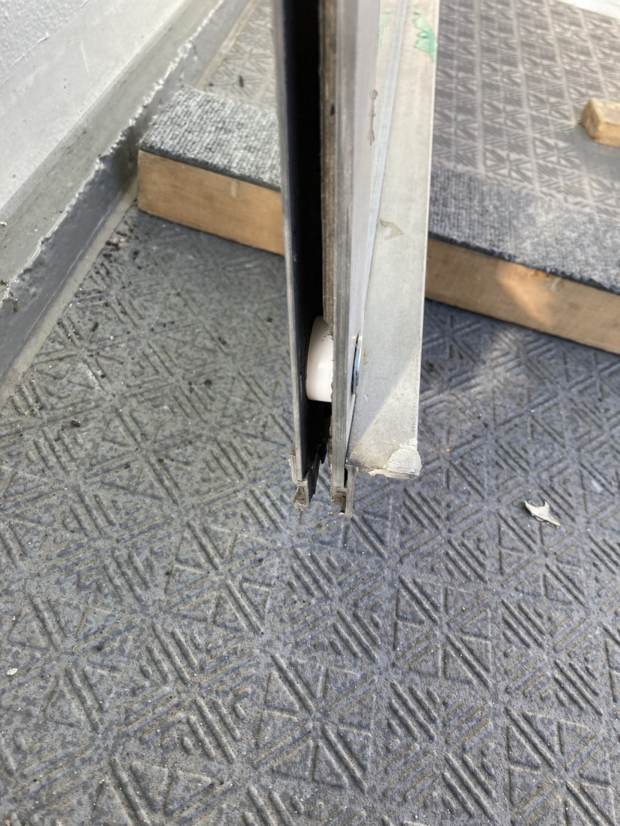 窓お助け隊ホリカワの動かない公団サッシを修理！アルミ引違い窓の戸車交換でスムーズ開閉に改善【守山区】の施工後の写真3