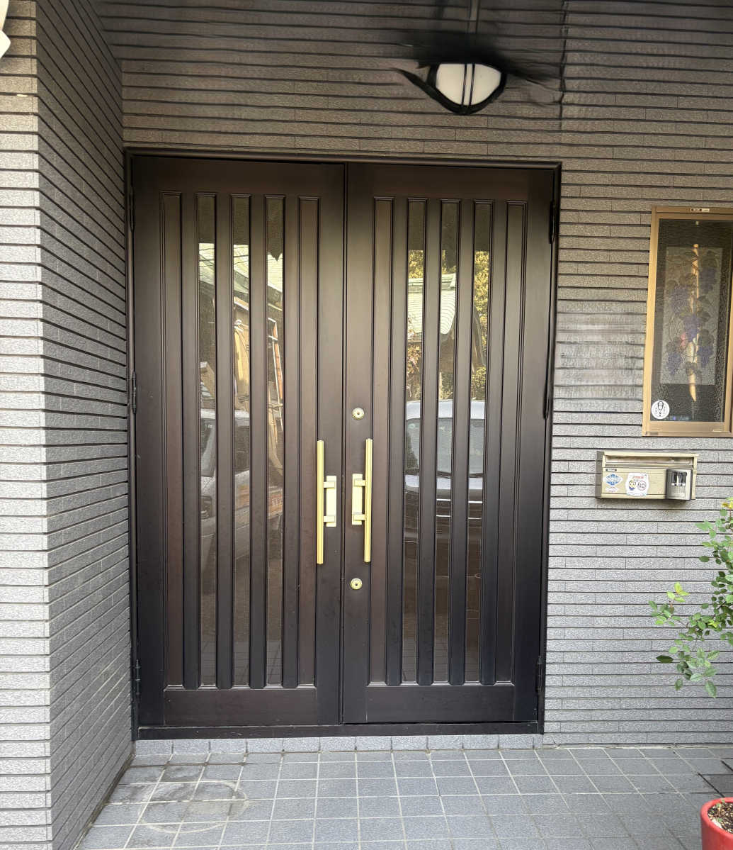 京都サッシセンターの玄関ドア交換の施工前の写真1
