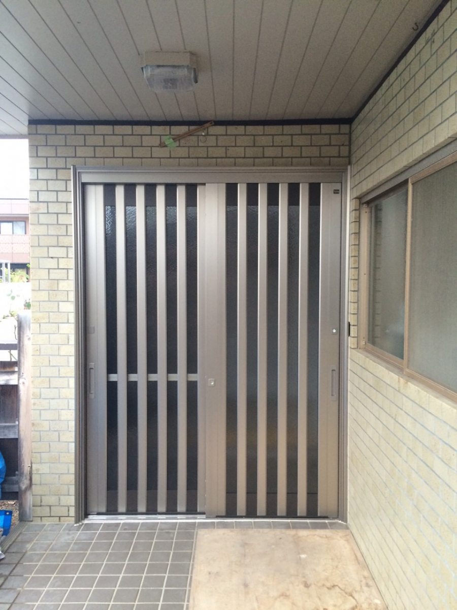 京都サッシセンターの玄関ドア　カバー工法の施工後の写真1
