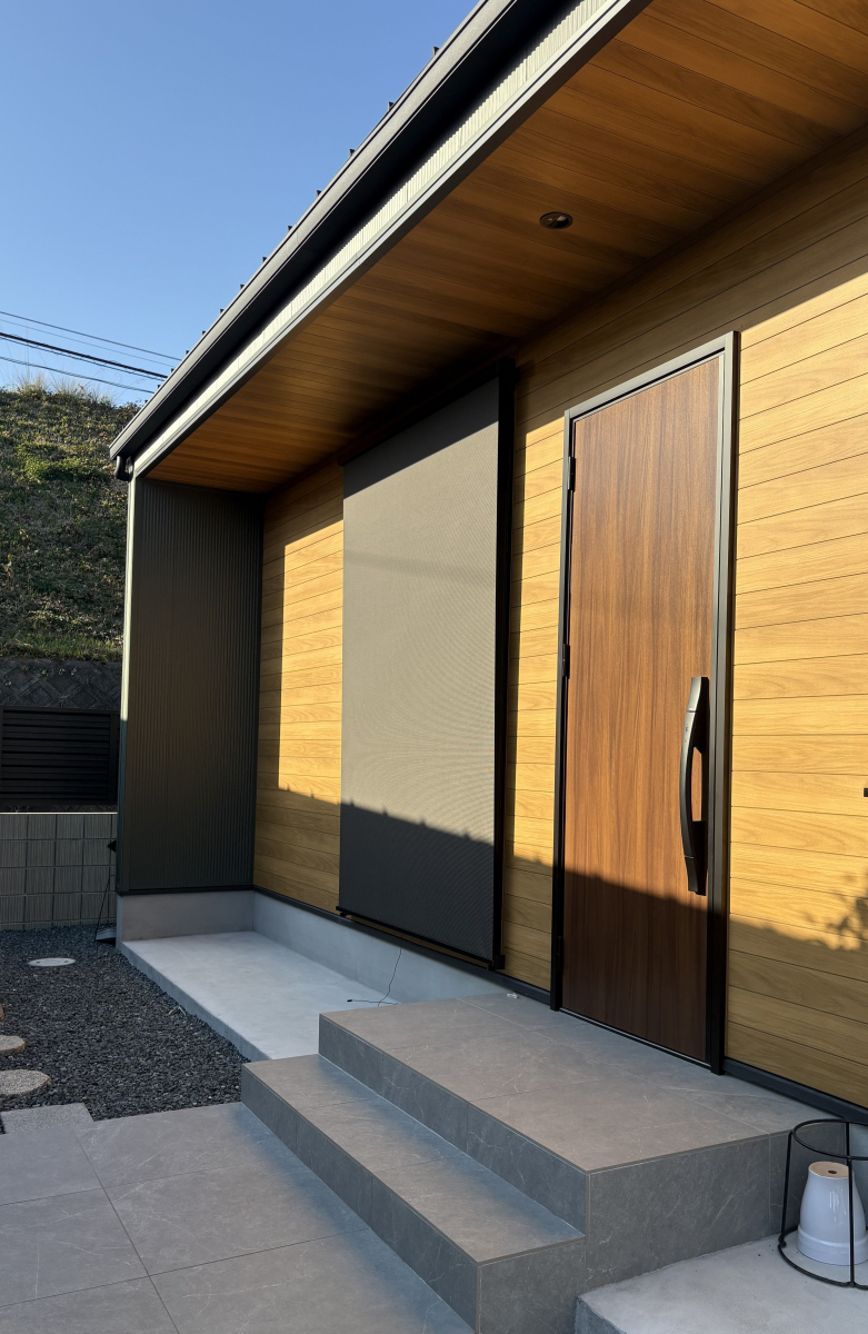 京都サッシセンターの寝室窓に日除けスタイルシェードの取付の施工後の写真1