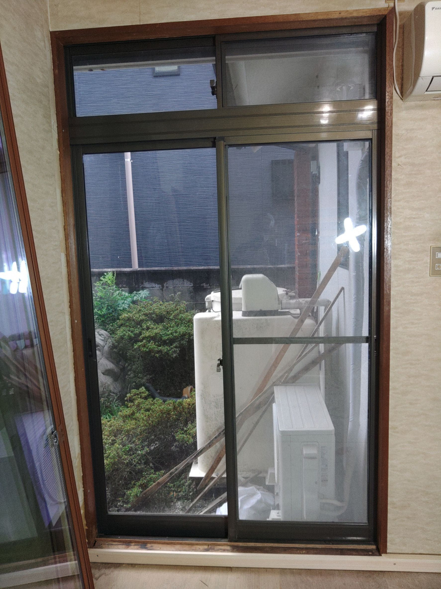 京都サッシセンターの住居へのリフォームを機に内窓「インプラス」を全窓設置！断熱・防音対策で一年中快適な住まいへの施工前の写真3