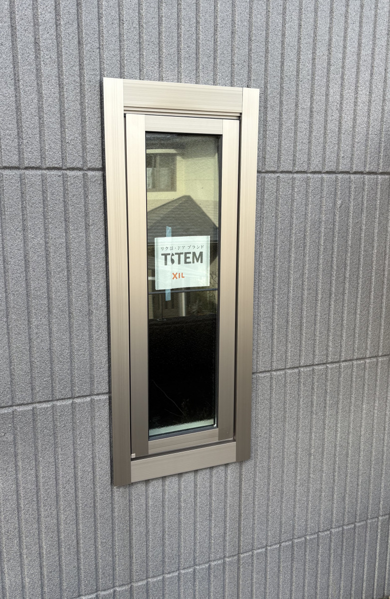 京都サッシセンターの開閉出来ない開き窓の交換の施工後の写真2