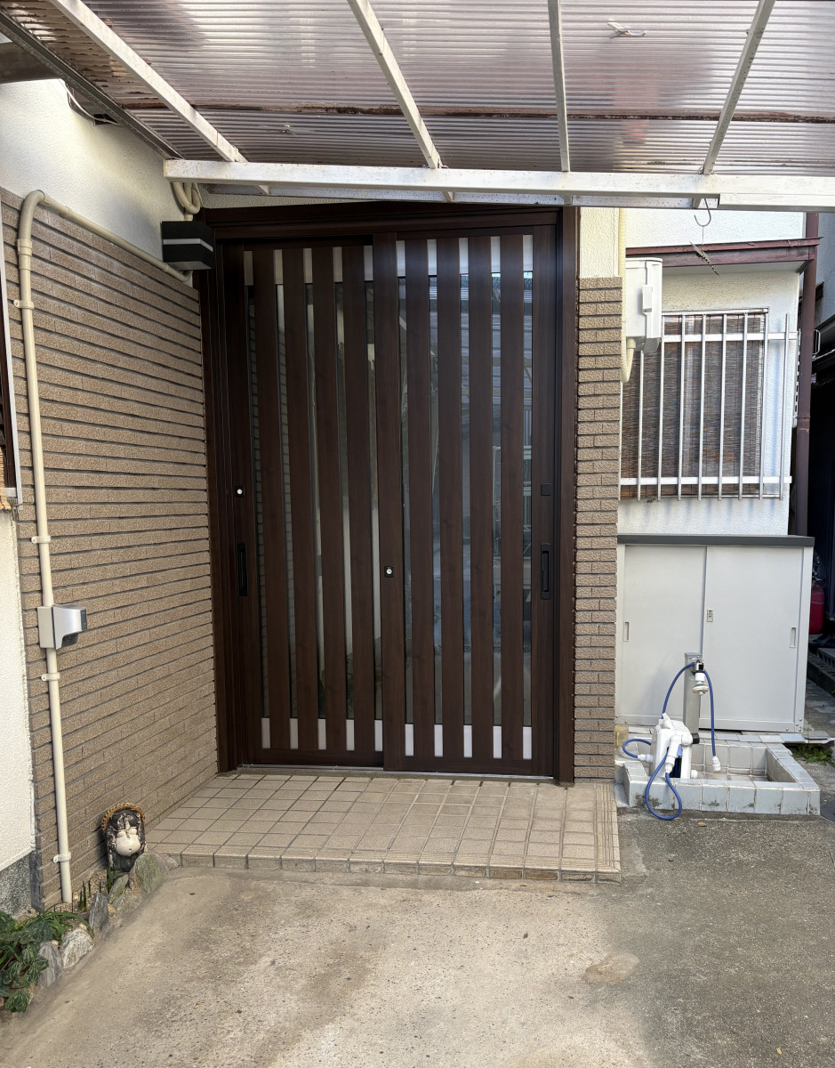 京都サッシセンターの玄関引戸を１日で交換工事の施工後の写真1