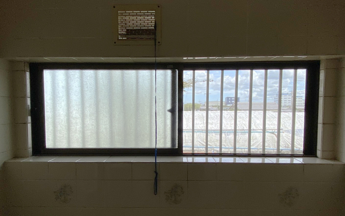 ヤスオ疊店の神戸市西区　出窓に内窓設置で補助金使用の施工前の写真3