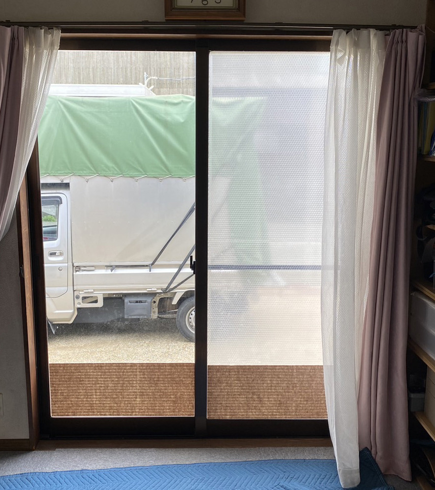 ヤスオ疊店の神戸市西区 トイレ交換と一緒に補助金活用して内窓施工の施工前の写真1