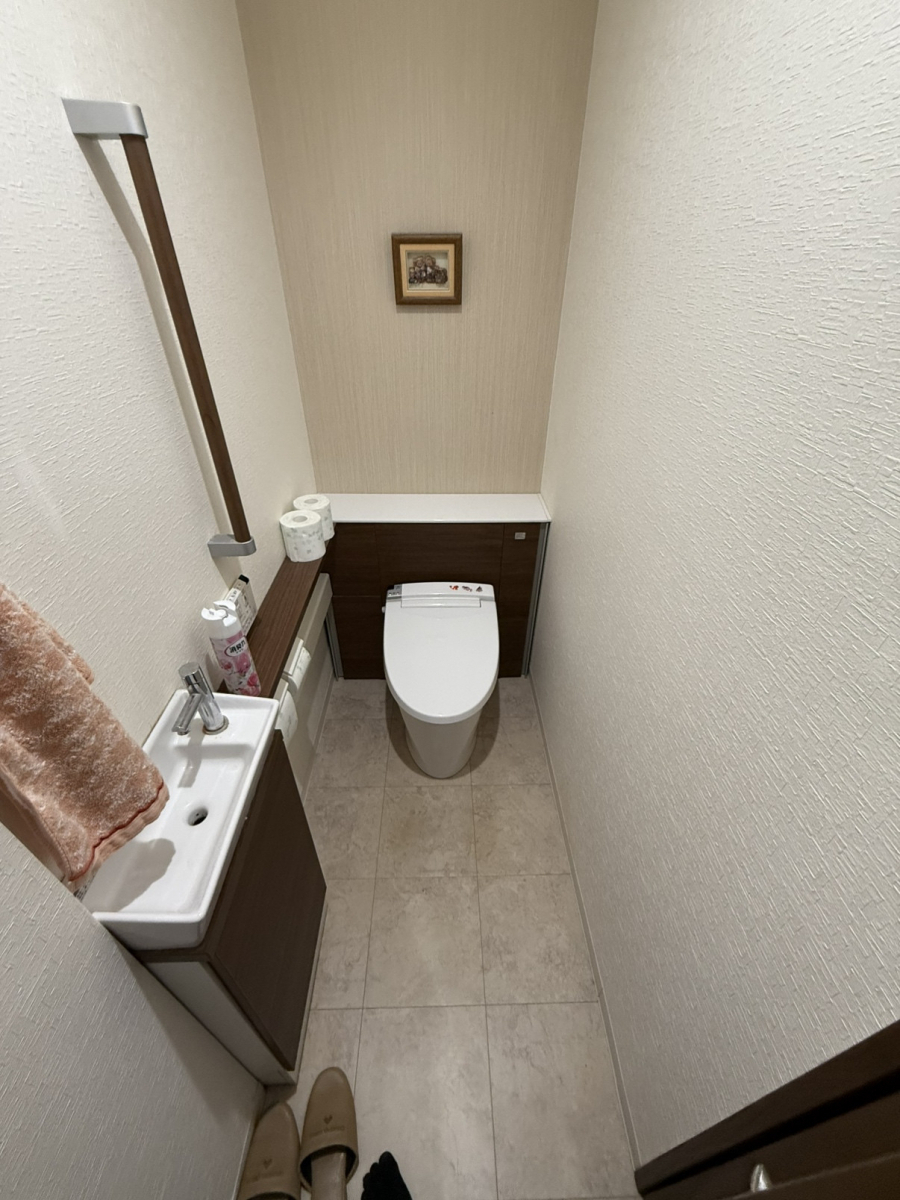 ヤスオ疊店の玄関新調の後は…補助金でお得にトイレ交換！の施工前の写真1