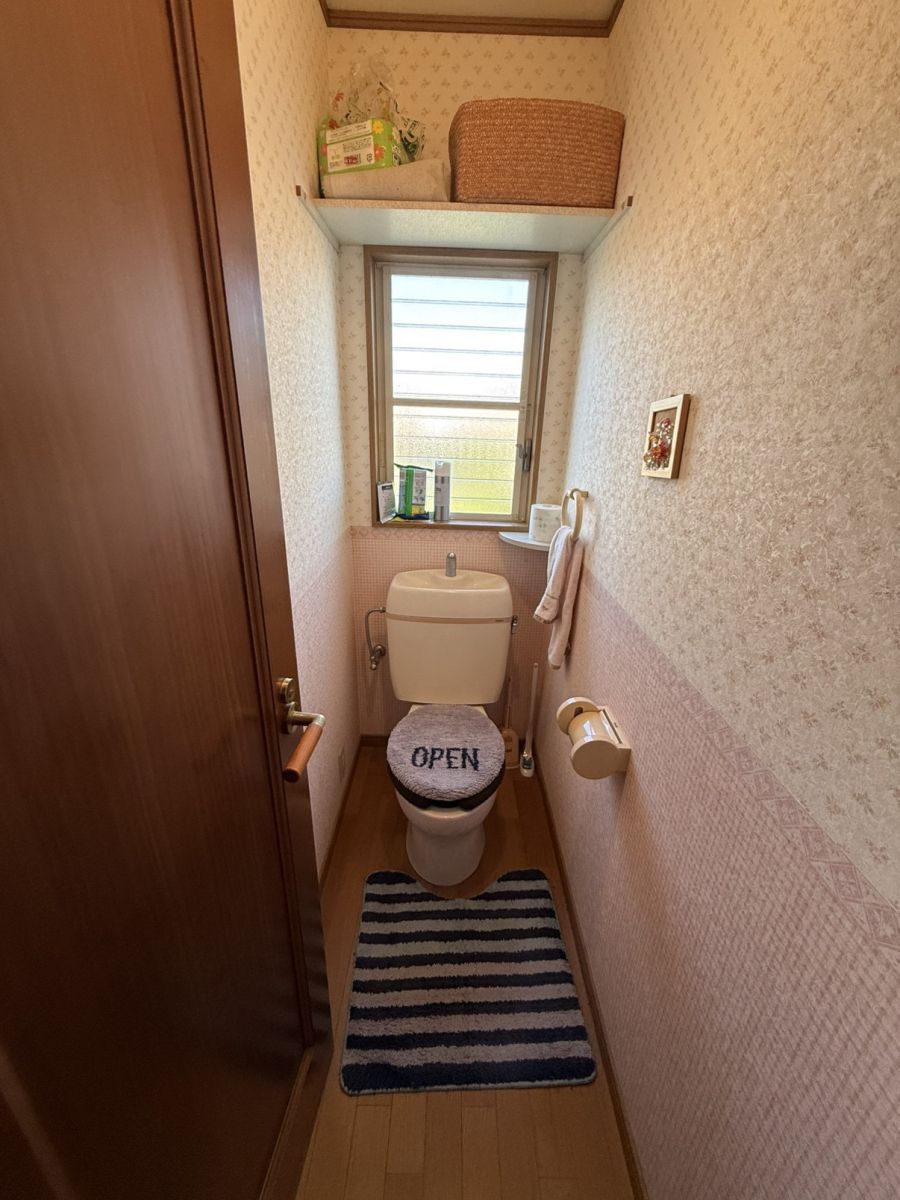 ヤスオ疊店の玄関新調の後は…補助金でお得にトイレ交換！の施工前の写真2
