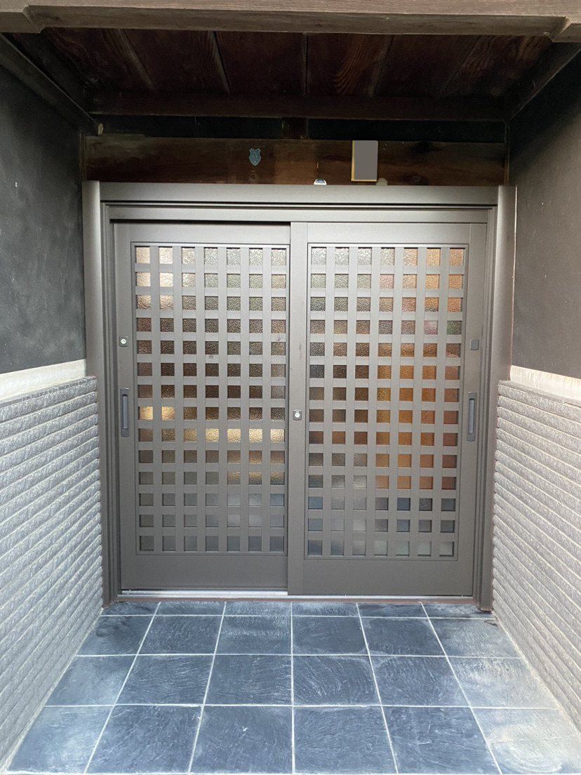 ヤスオ疊店の玄関ドア交換工事 引き戸SG仕様で明るく快適に!の施工後の写真1