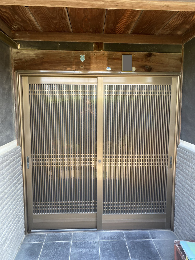 ヤスオ疊店の玄関ドア交換工事 引き戸SG仕様で明るく快適に!の施工前の写真1