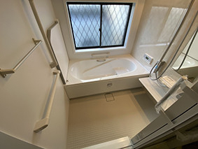 ヤスオ疊店の【介護保険利用】お年寄りにやさしいシステムバスへ安心リフォームの施工後の写真1