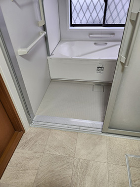 ヤスオ疊店の【介護保険利用】お年寄りにやさしいシステムバスへ安心リフォームの施工後の写真2