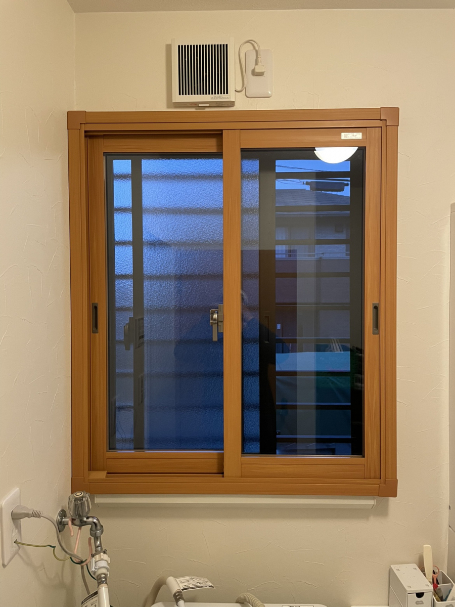 ヤスオ疊店の内窓10ヶ所で断熱力アップ！お風呂も明るくなるリフォーム事例【補助金は年内施工必須】の施工後の写真1