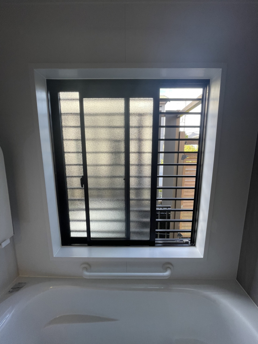 ヤスオ疊店の内窓10ヶ所で断熱力アップ！お風呂も明るくなるリフォーム事例【補助金は年内施工必須】の施工前の写真2