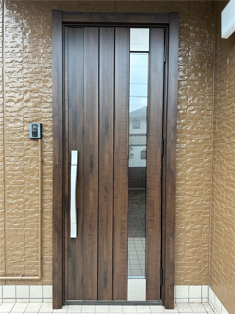 臼津トーヨーの＜臼杵市＞玄関ドア取替の施工後の写真1