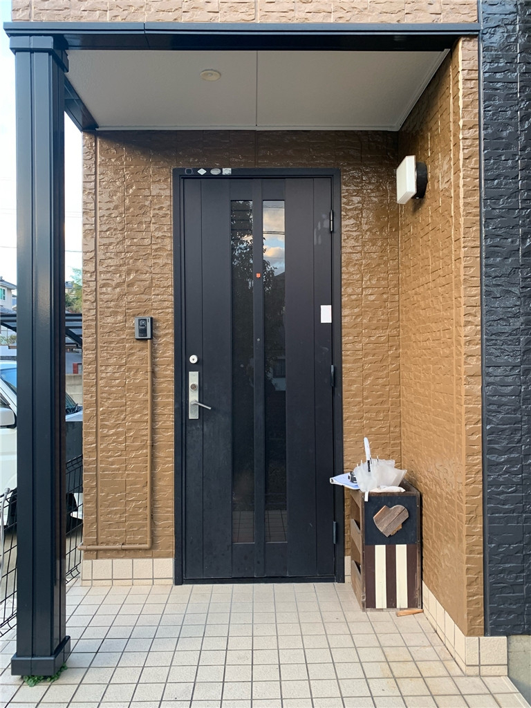 臼津トーヨーの＜臼杵市＞玄関ドア取替の施工前の写真1