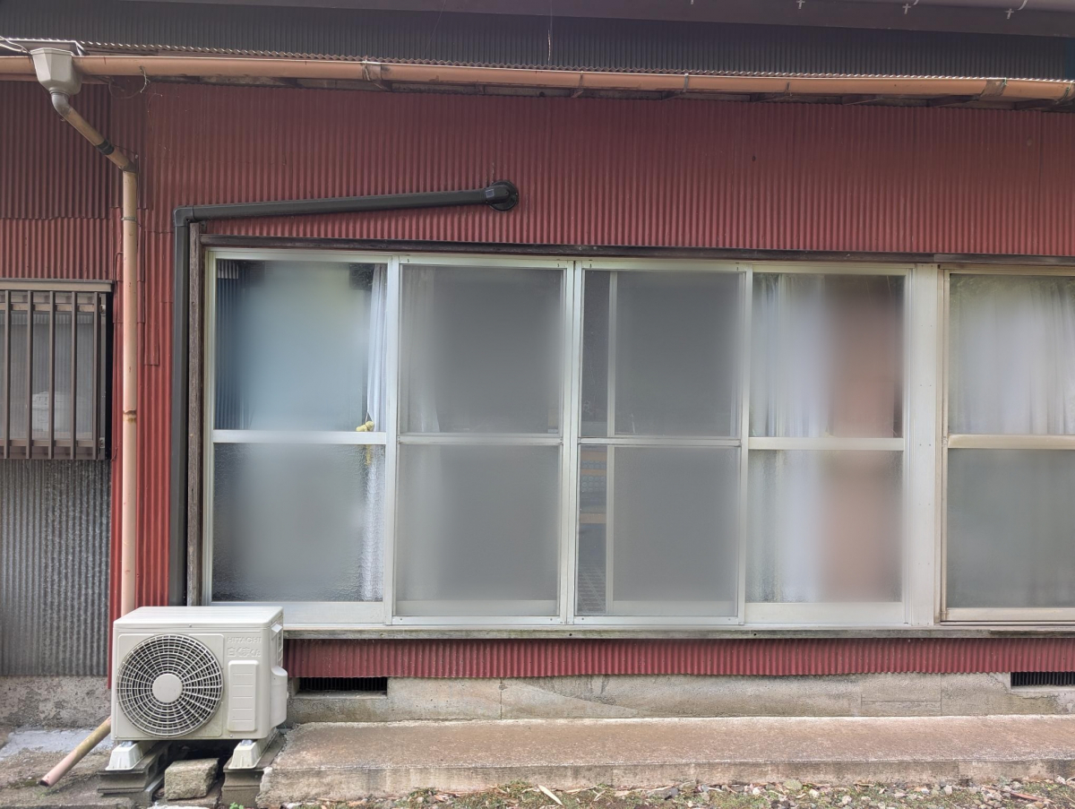 井山サッシ工業の【平塚市】補助金制度を利用してお得に快適！外窓交換の施工前の写真1