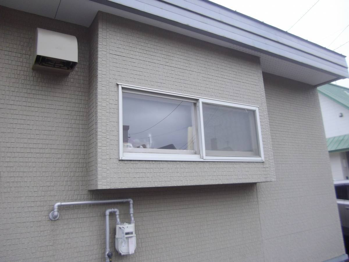 住まいの工事屋さんのドアとサッシを取り換えました。の施工前の写真3