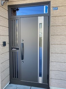 住まいの工事屋さんの玄関ドアを交換しました。の施工後の写真1